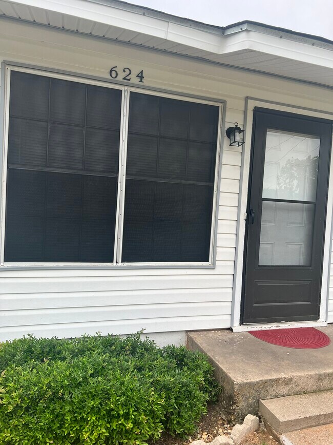 Photo - 624 Park Ln