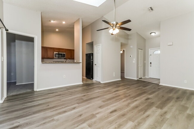Photo - 10935 Livingston Dr