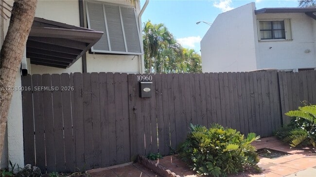 Building Photo - 10960 SW 71st St