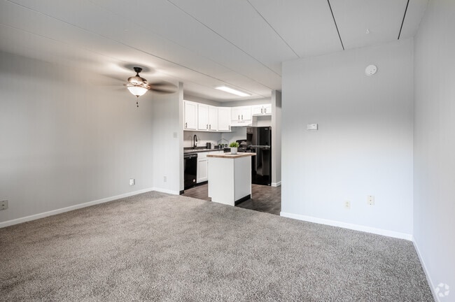 1 BD, 1BA - 450-700sf