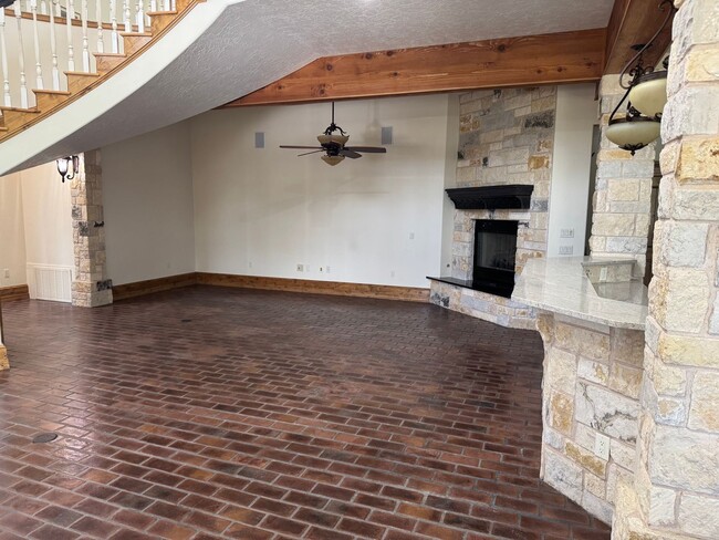 Photo - 507 E 16th St