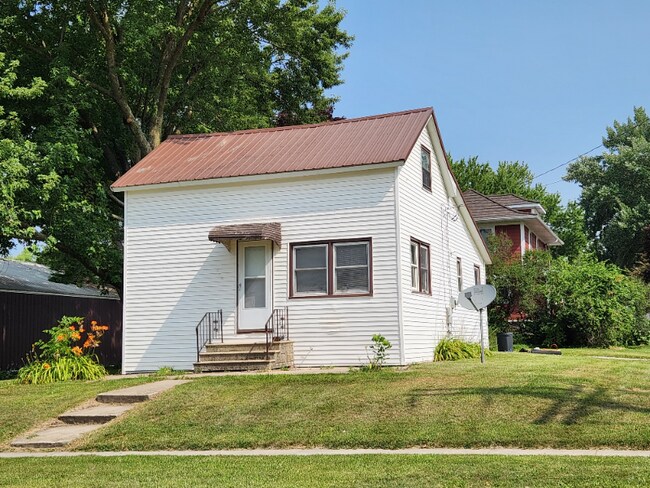 Photo - 714 8th St NE