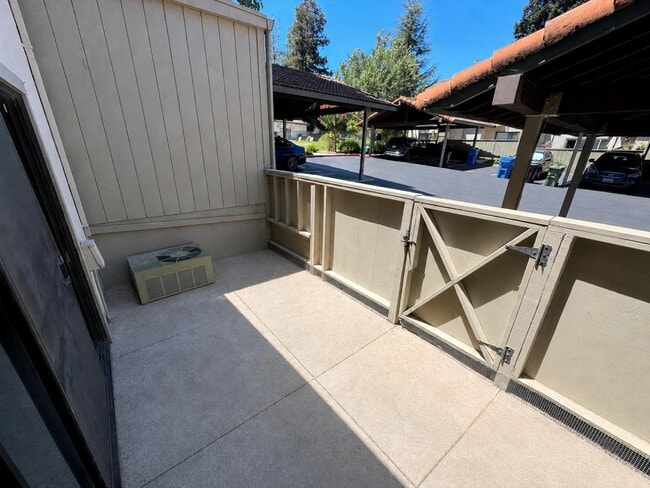 Photo - 1662 Parkside Dr