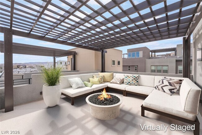 Photo - 667 Grey Saker St