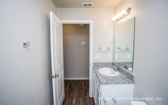 2113 N. Ave. L-
