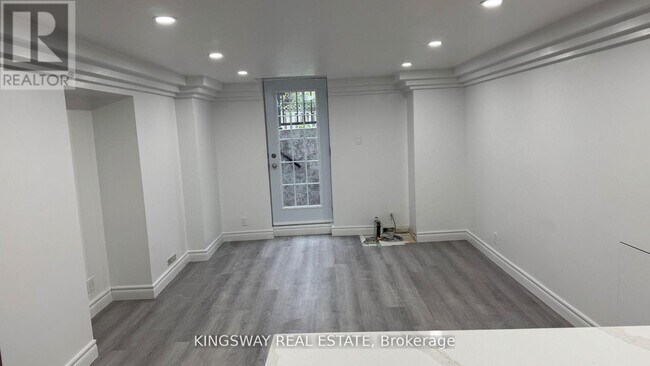 Photo - 49 Riverglen Dr