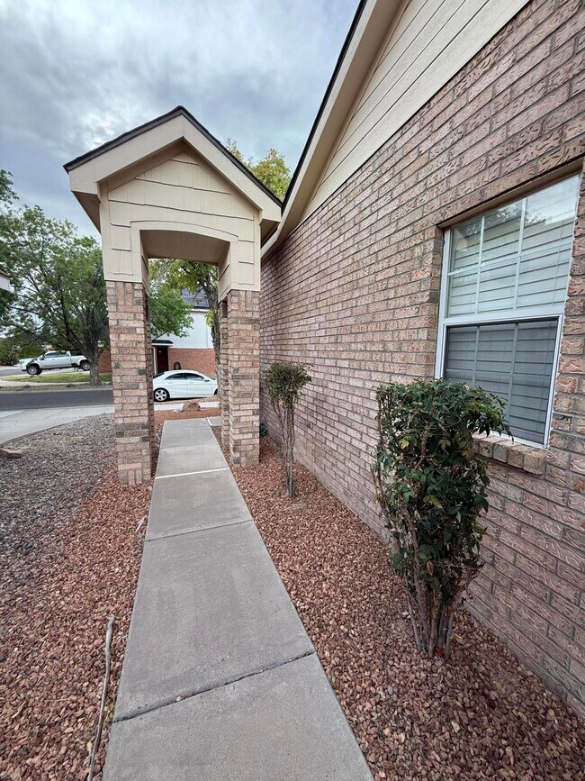 7616 Copperfield Dr NE
