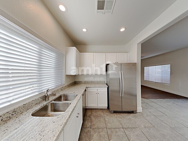 Photo - 921 Shades End Ave