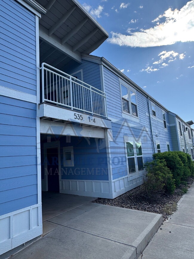 Building Photo - 4 Bedroom 2 Bathroom Condo Unit 4