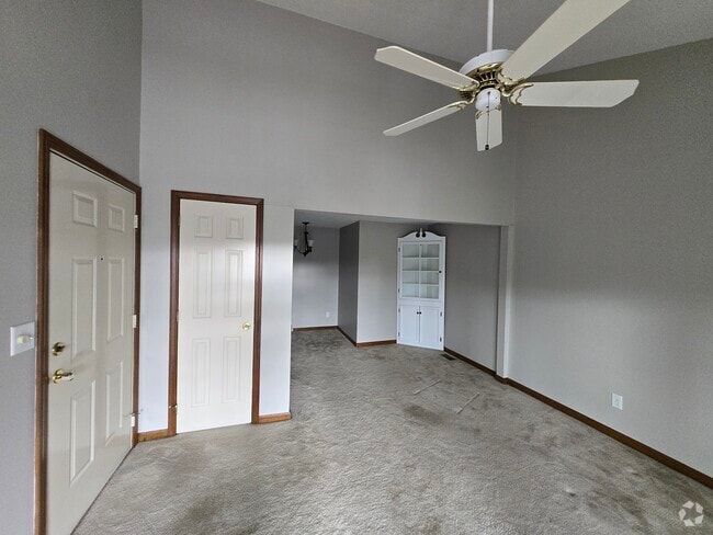 Building Photo - 4609 Chestnut Ridge Rd Unit H Rental