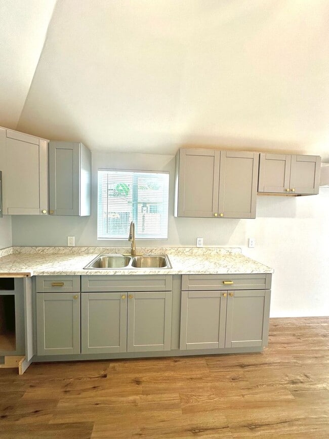Photo - Terrace Ave Triplex- LT Unit 4614 Terrace-LT