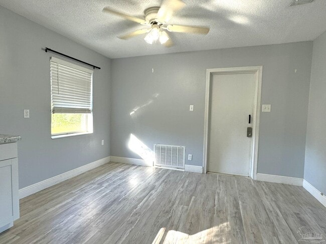 Photo - 7221 Yoshida St