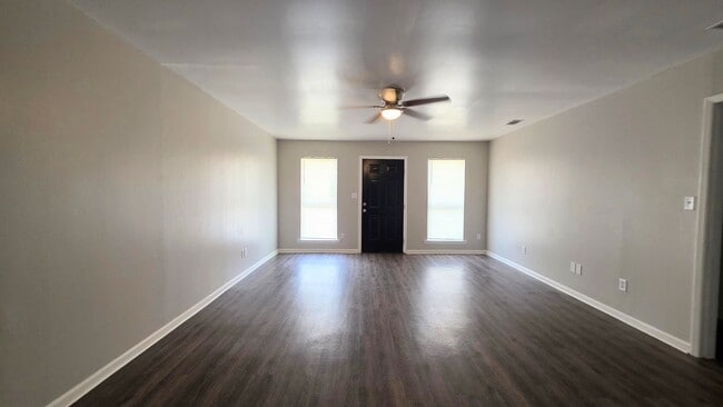 Photo - 411 Station Crossing Dr Unit B