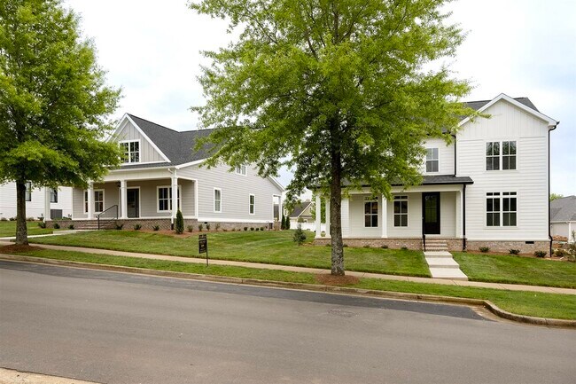 Photo - 633 Village Way