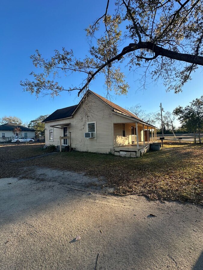 2 bed/1 bath House Under Renovations - 2 bed/1 bath House Under Renovations