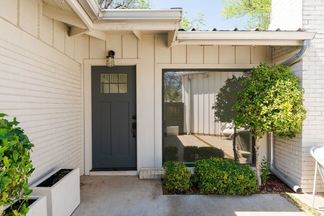 Building Photo - Beautiful Home in Nichols Hills + 3 bedrooms