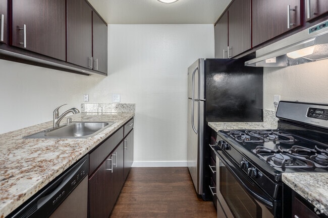 2BR, 1BA - 708SF - Kitchen - The Trees at Madison