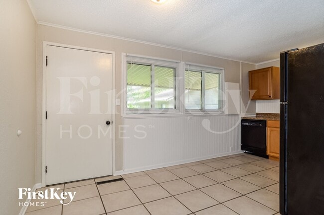 Photo - 900 NE 62nd St