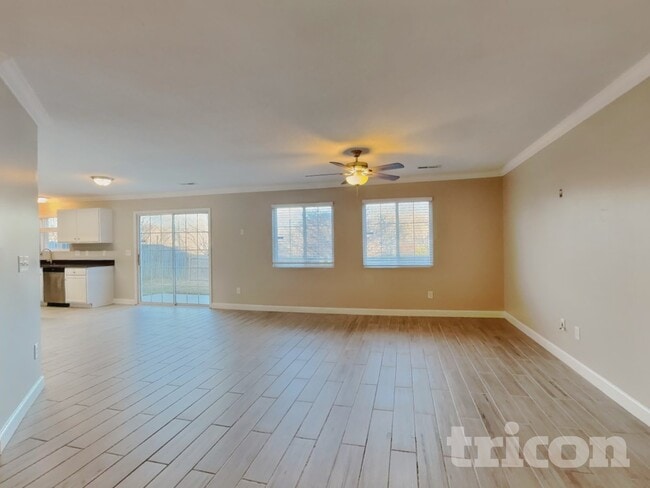 Photo - 3733 Eskdale Dr