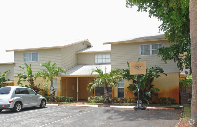 Photo - Deerfield Place Apartments & Townhomes