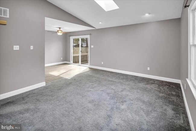 Photo - 2299 Memorial Ct