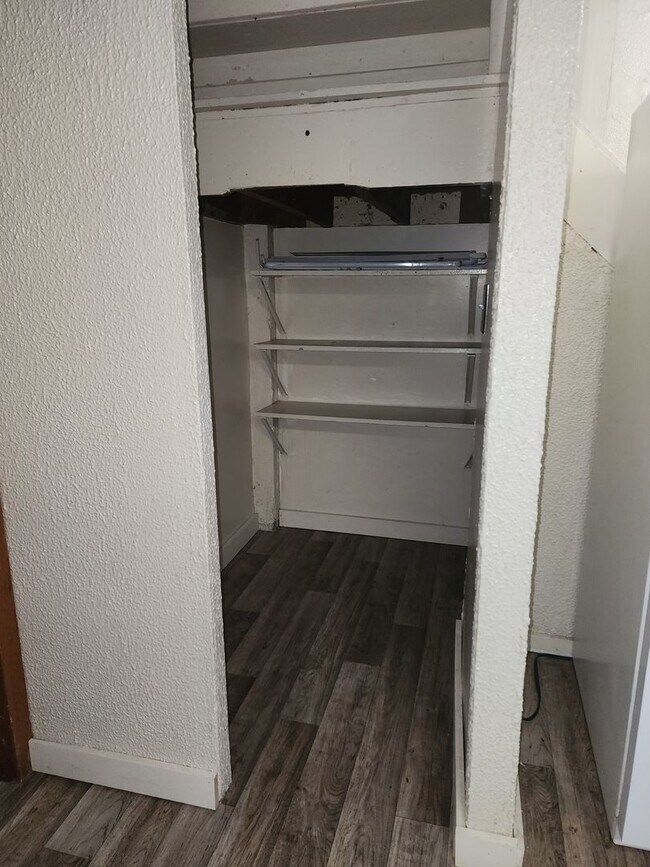 Photo - 304 S Wisconsin St Unidad Basement Apartment