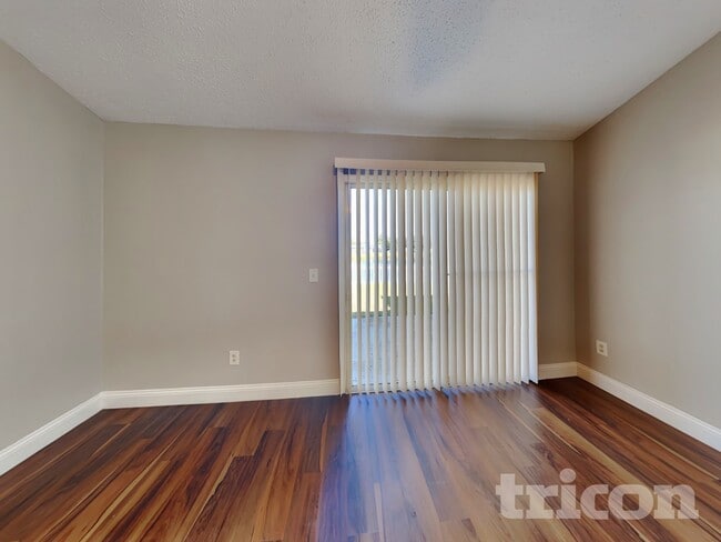 Photo - 1559 Guardian Dr