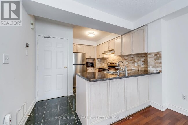 Photo - 605 Shoreline Dr