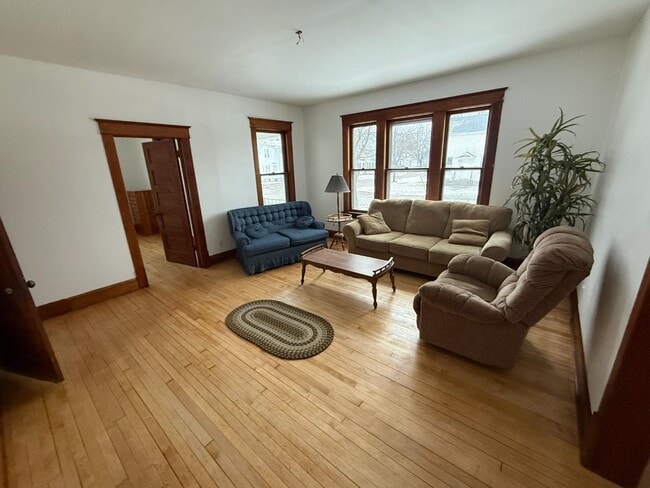 Photo - 1102 Oakes St