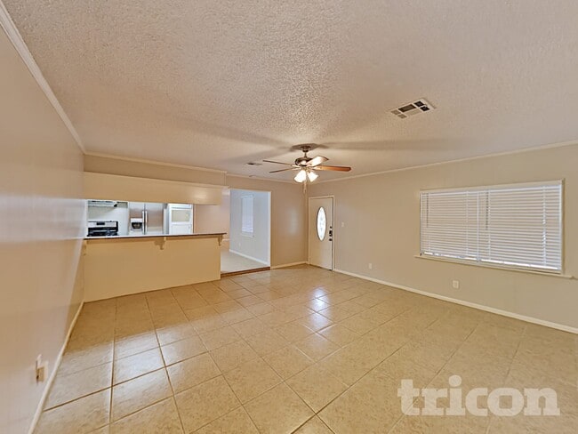 Photo - 411 E Carby Rd