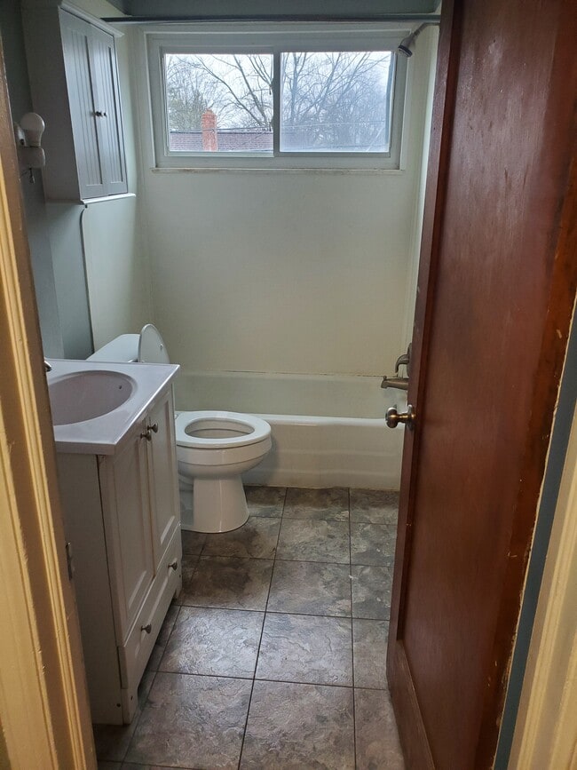 Bath - 3428 Kimberly Ave