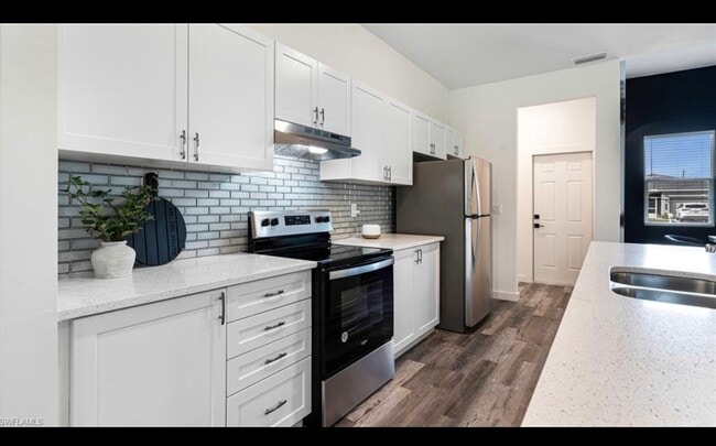 Photo - 417 NW 3rd Ln