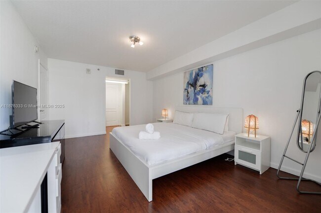 Photo - 1200 Brickell Bay Dr Unit 1720