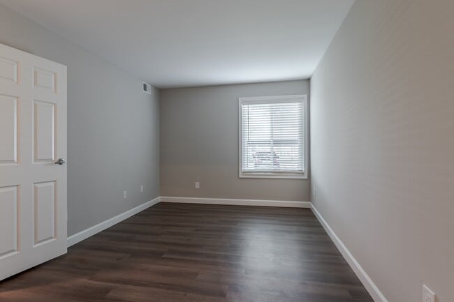 Photo - Shoal Creek Apartments