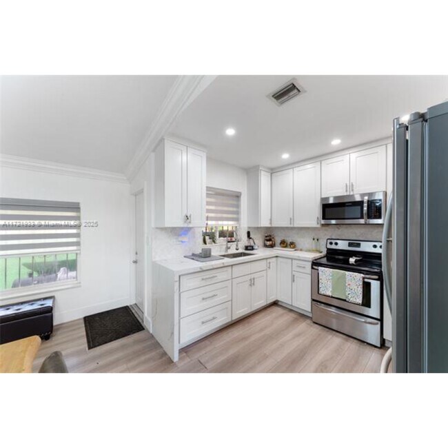 Photo - 820 SW 17th Ave