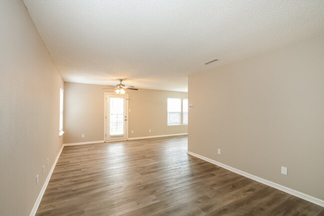 Photo - 16753 Aulton Dr