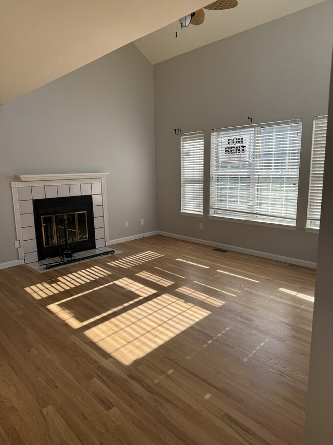Building Photo - 6741 S Ivy Way Unit A1 Rental