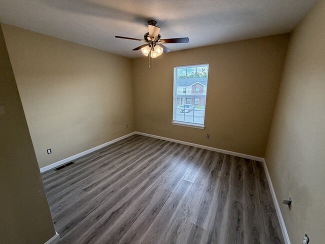 202 Pineview Dr