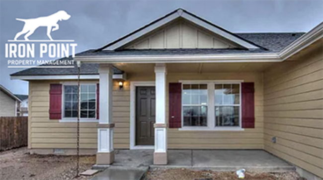 3bed/2bath w/bonus room, 3 car garage, spl... - 3bed/2bath w/bonus room, 3 car garage, spl... House