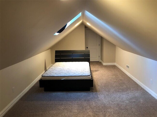 Photo - 330 2nd St SW