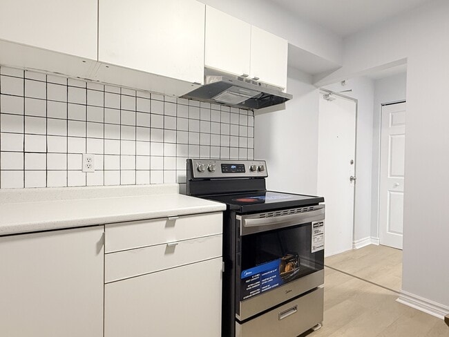 Photo - 1989 Wyandotte St W Unit 202