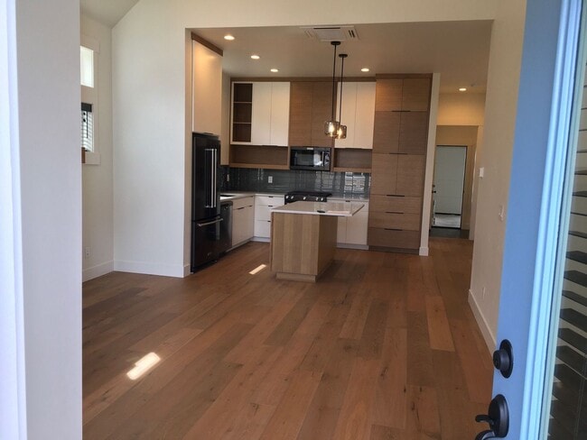 Photo - 145 W Heising Dr