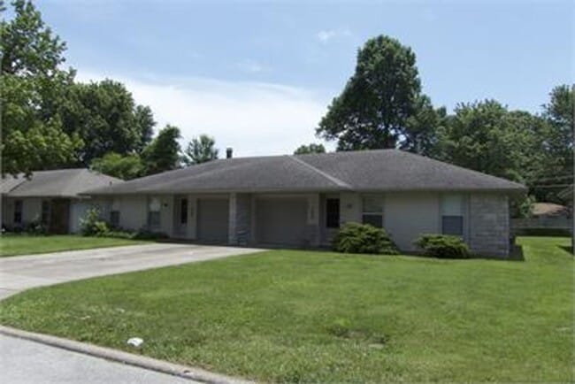 Building Photo - Southside Springfield! 2 Bedroom/2 Bath D... Rental
