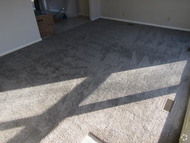Building Photo - 1216 Midland St Rental