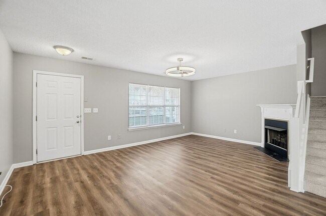 Photo - 2 Bedroom End Unit Townhome in University Heights!