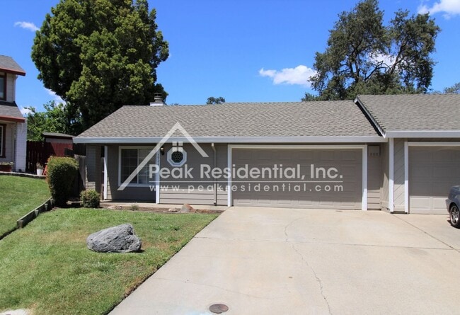 Building Photo - Spacious Foothill Farms 3bd/2ba Duplex with 2 Car Garage