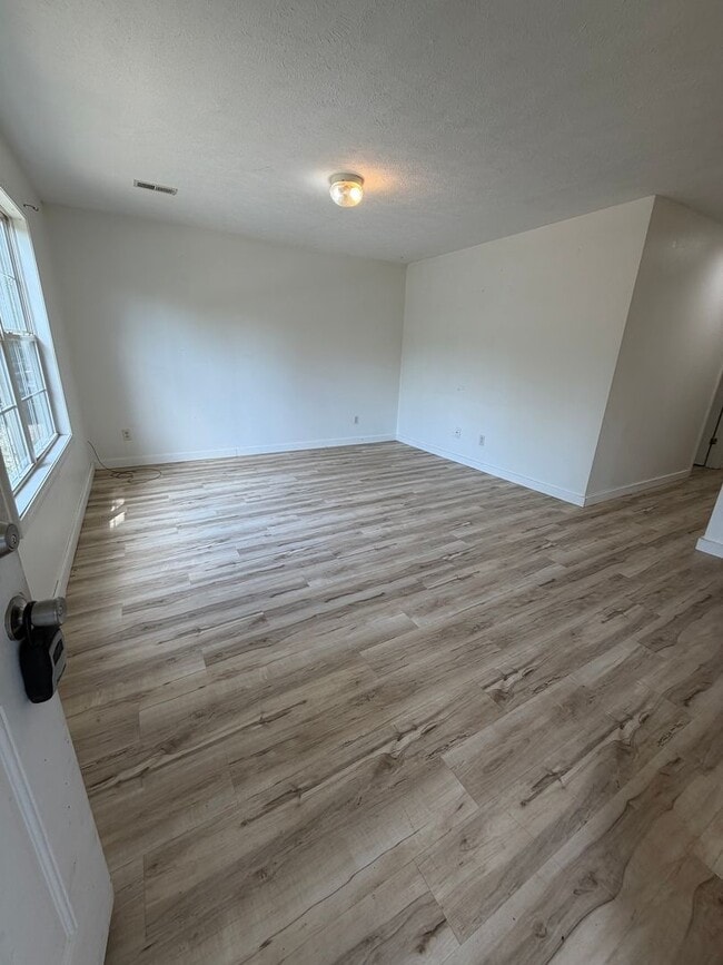 Photo - 3 Bedroom | 2 Bathroom | 1,100 square feet | Merriam Woods MO!