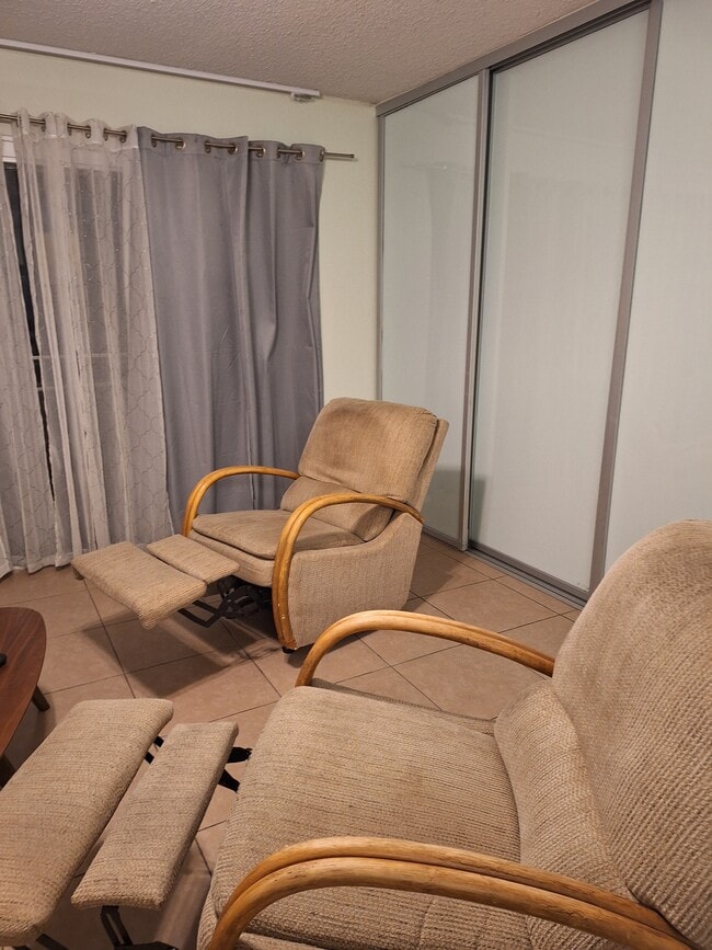 sliding doors between bedroom livingroom - 411 Kaiolu St Unit 411