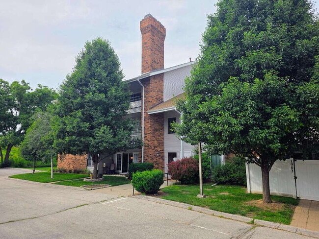 Building Photo - 1100 50th St Unit 1102