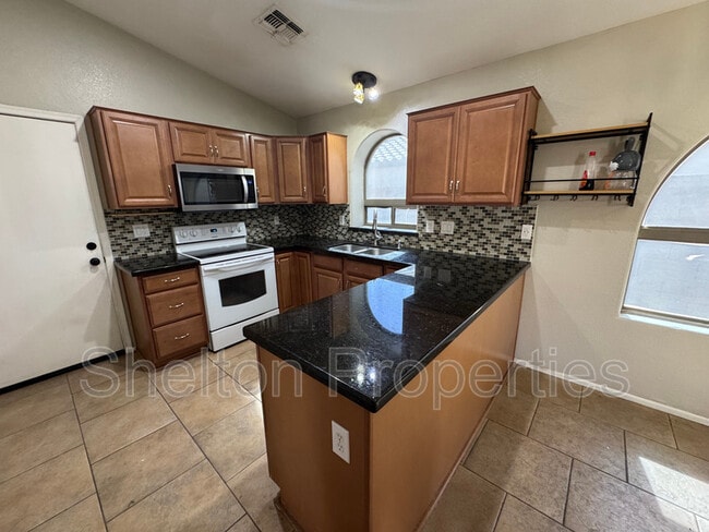Photo - 15828 W Latham St